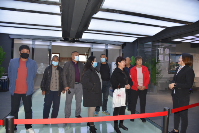 激發(fā)黨建新活力 增強(qiáng)組織凝聚力 ——上黃崖村到重山集團(tuán)開展開放式組織生活98