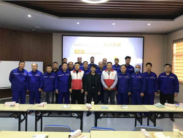 集團(tuán)組織紅十字應(yīng)急救護(hù)培訓(xùn)8