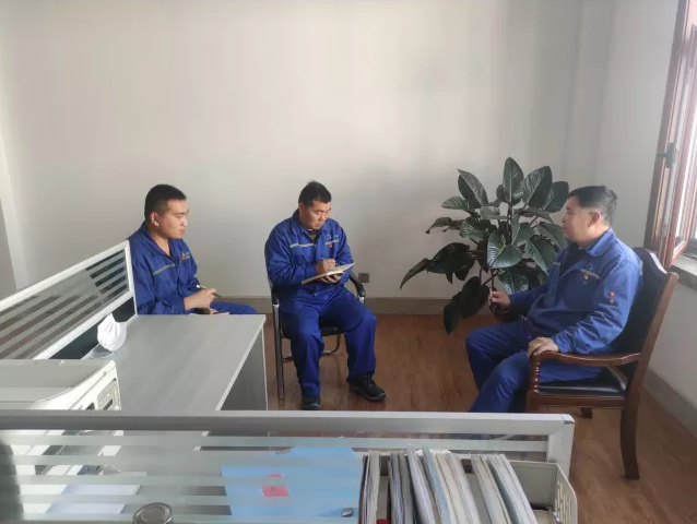 重山光電黨支部召開支委會    30