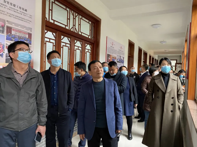 淄川區(qū)工信局等部門、企業(yè)負(fù)責(zé)人到集團(tuán)調(diào)研22