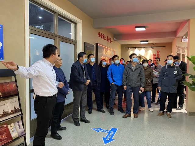 淄川區(qū)工信局等部門、企業(yè)負(fù)責(zé)人到集團(tuán)調(diào)研22