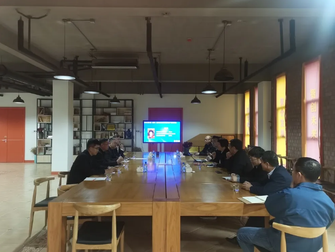 集團領(lǐng)導(dǎo)到功力機械參觀學(xué)習(xí)84