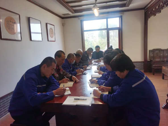  集團(tuán)辦公室召開部門工作會(huì)議86