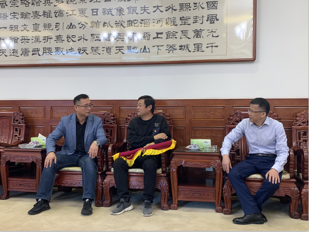 【頭條】捐贈(zèng)愛心水泥 助力鄉(xiāng)村振興96