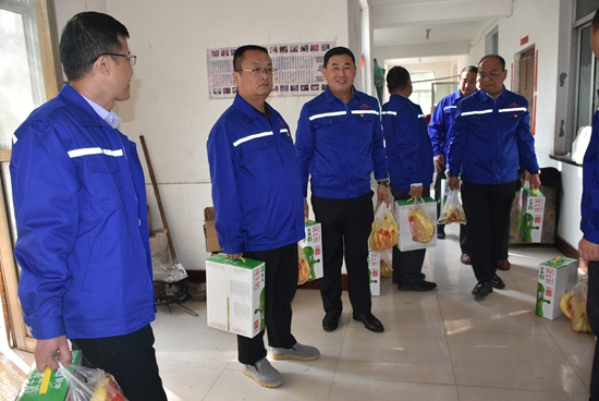 集團機關黨支部到南韓村老年幸福院獻愛心